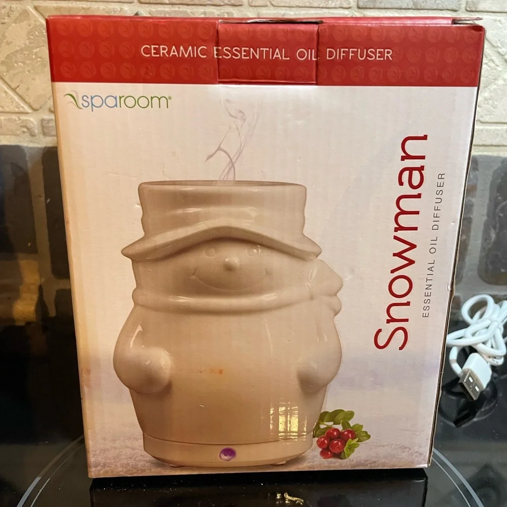 Sparoom Snowman Ceramic Oil Diffuser with USB cord to settings & off button